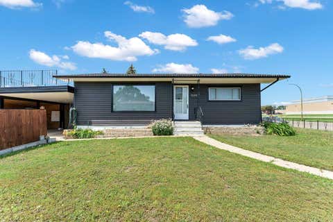 Photo of 1120 1 Avenue NE, Medicine Hat, AB T1A 5Z6 (MLS # A2326851)