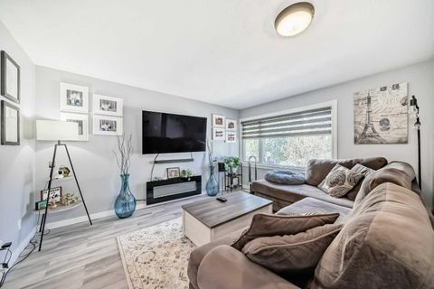 Photo of 447 Malvern Close NE, Calgary, AB T2A 4W6 (MLS # A2310514)