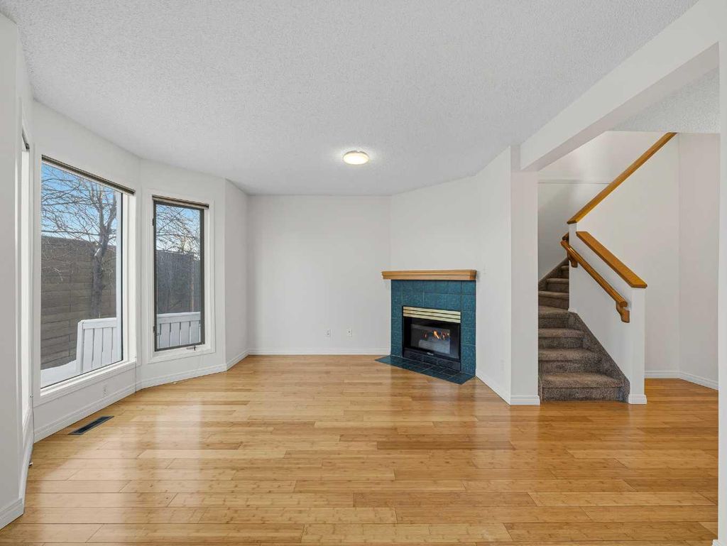 Photo of 626 Hawkstone Manor NW, Calgary, AB T3G 3X2 (MLS # A2282516)