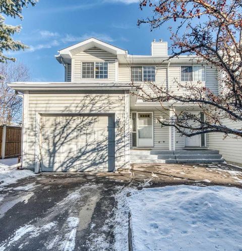 626 Hawkstone Manor NW Calgary AB T3G 3X2