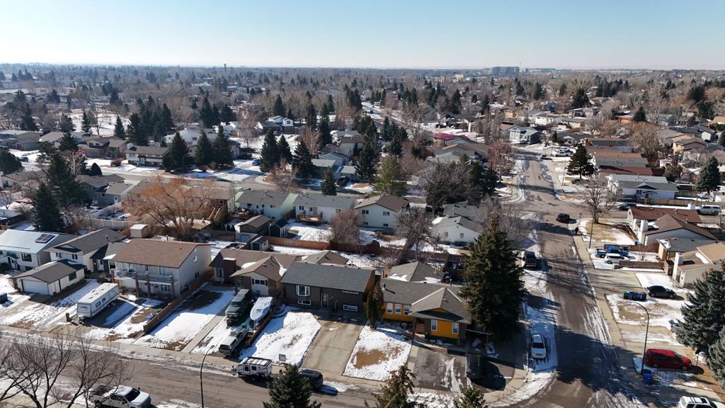 Photo of 167 Chippewa Crescent W, Lethbridge, AB T1K 5B4 (MLS # A2288336)