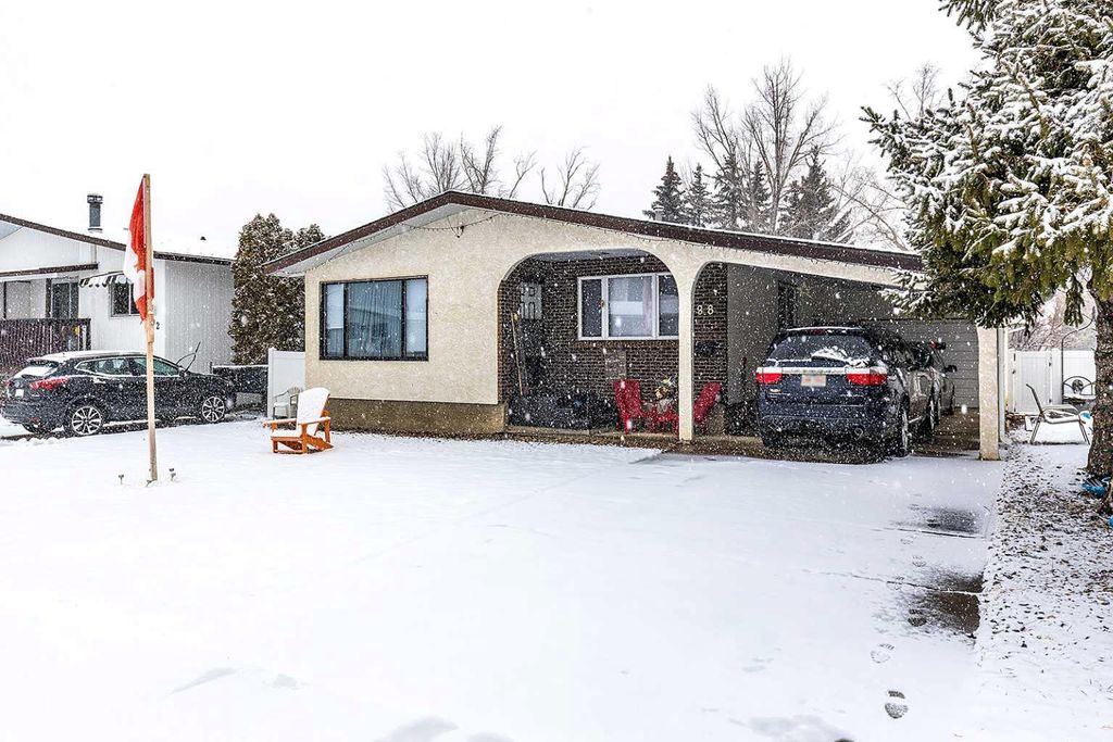 Photo of 88 Clelland Crescent SE, Medicine Hat, AB T1B 1M9 (MLS # A2293365)