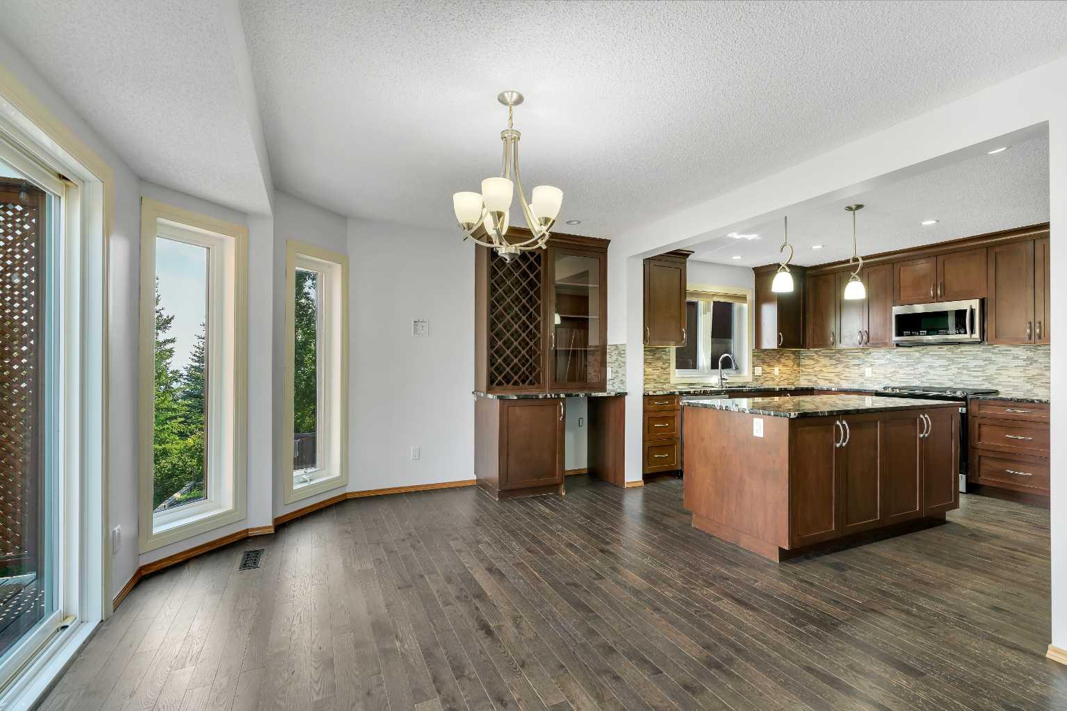 228 Macewan Park View NW