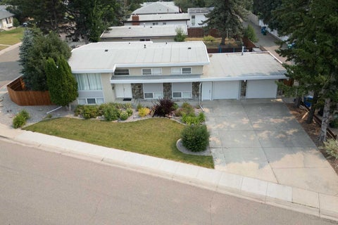 Photo of 1019 Glacier Drive S, Lethbridge, AB T1K 3N3 (MLS # A2328372)
