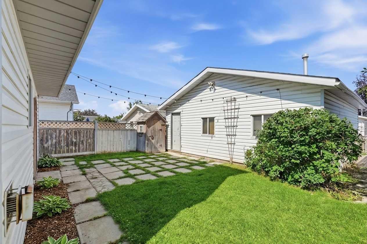 271 Erin Meadow Close SE