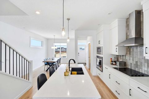 Photo of 29 Herron Mews NE, Calgary, AB T3P 1Y1 (MLS # A2287895)