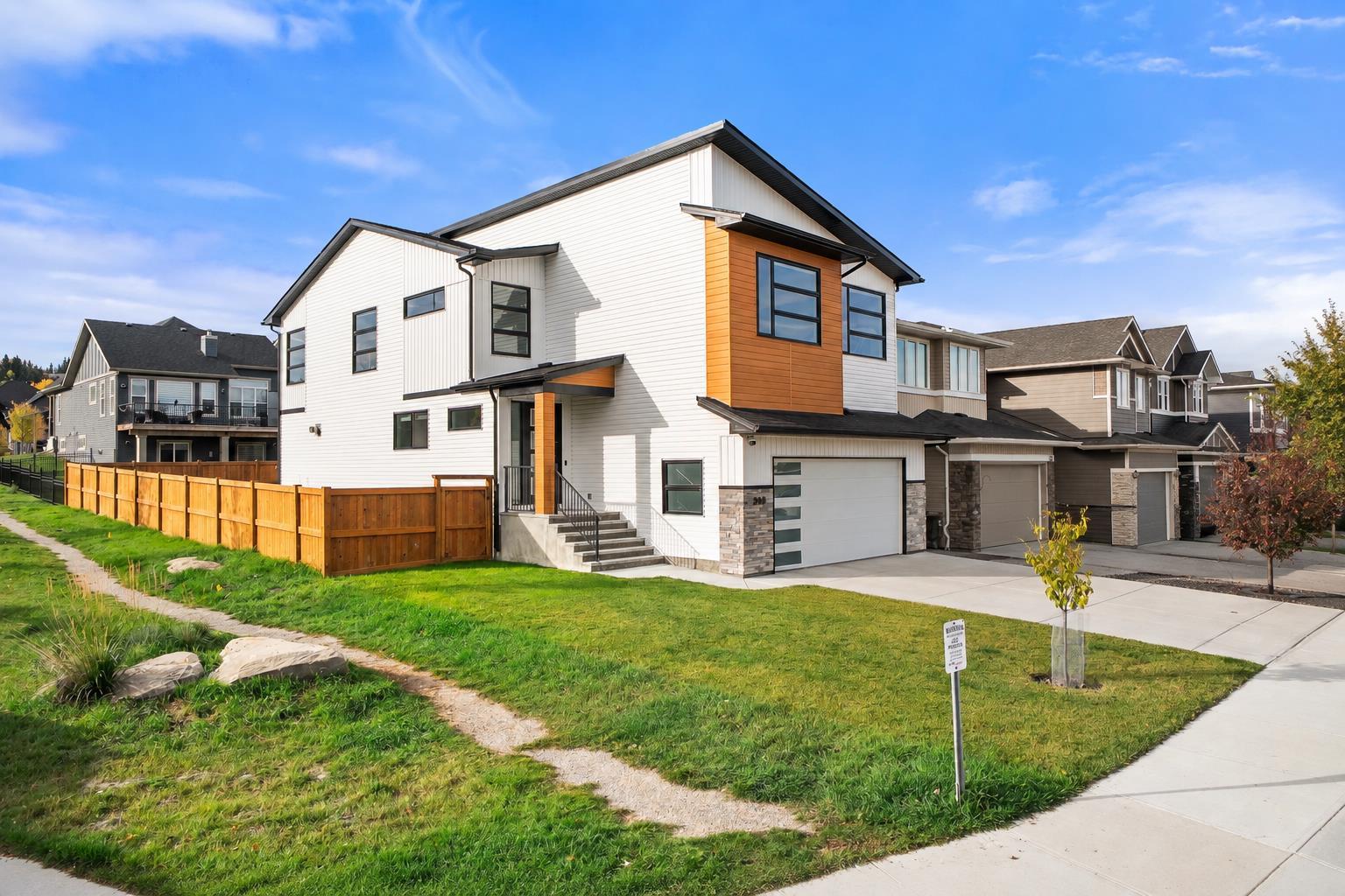 208 Crestmont Drive SW