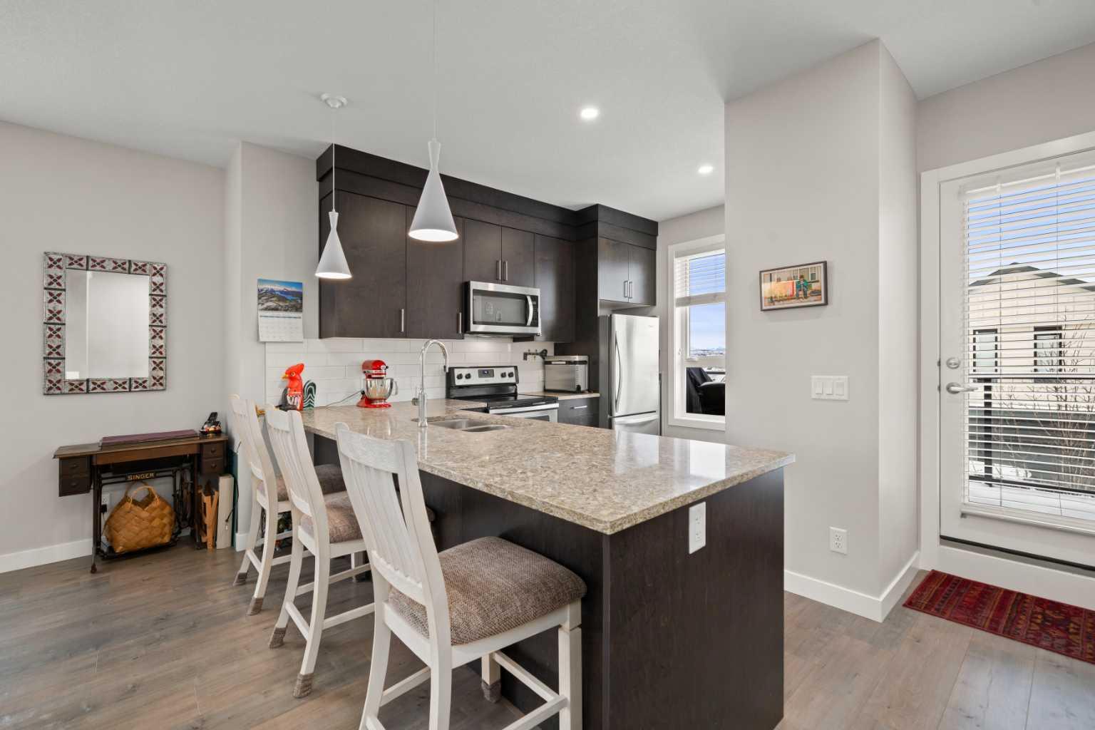 512 Drake Landing Wynd