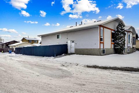 Photo of 280 Whitworth Way NE, Calgary, AB T1Y 6A9 (MLS # A2290756)