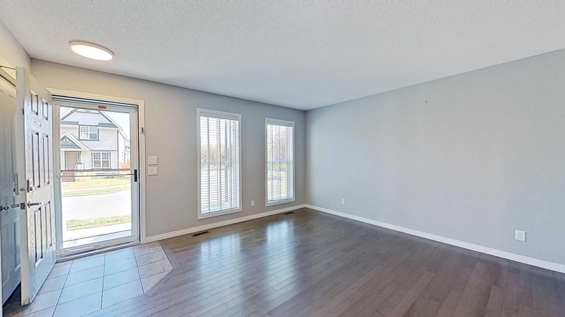 63 Elgin Meadows Park SE