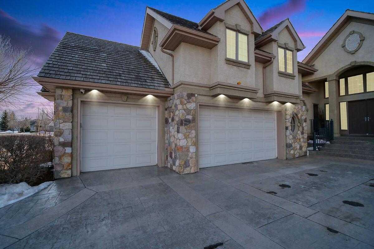 8 Mt Douglas Point SE