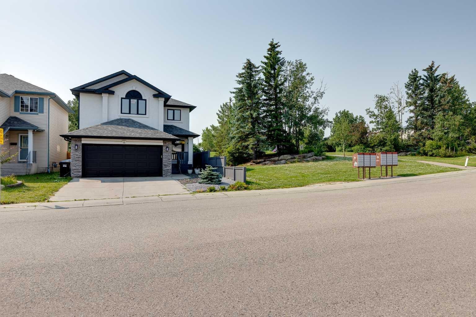 11 Citadel Meadow Grove NW
