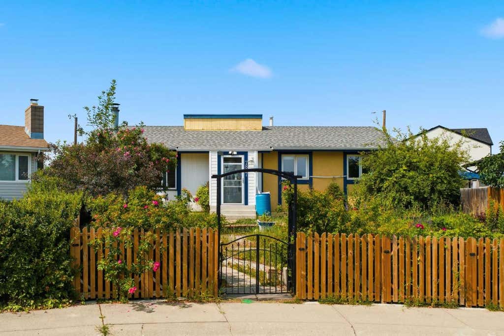 Photo of 7807 Olympia Bay SE, Calgary, AB T2C 1N7 (MLS # A2334906)