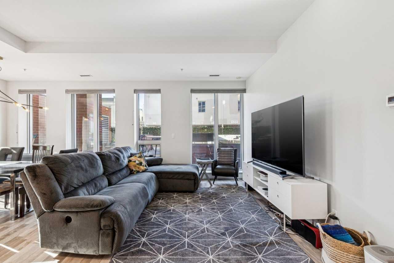 817 15 Avenue SW 101