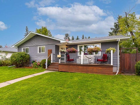 Photo of 44 Winchester Crescent SW, Calgary, AB T3C 2T8 (MLS # A2345260)