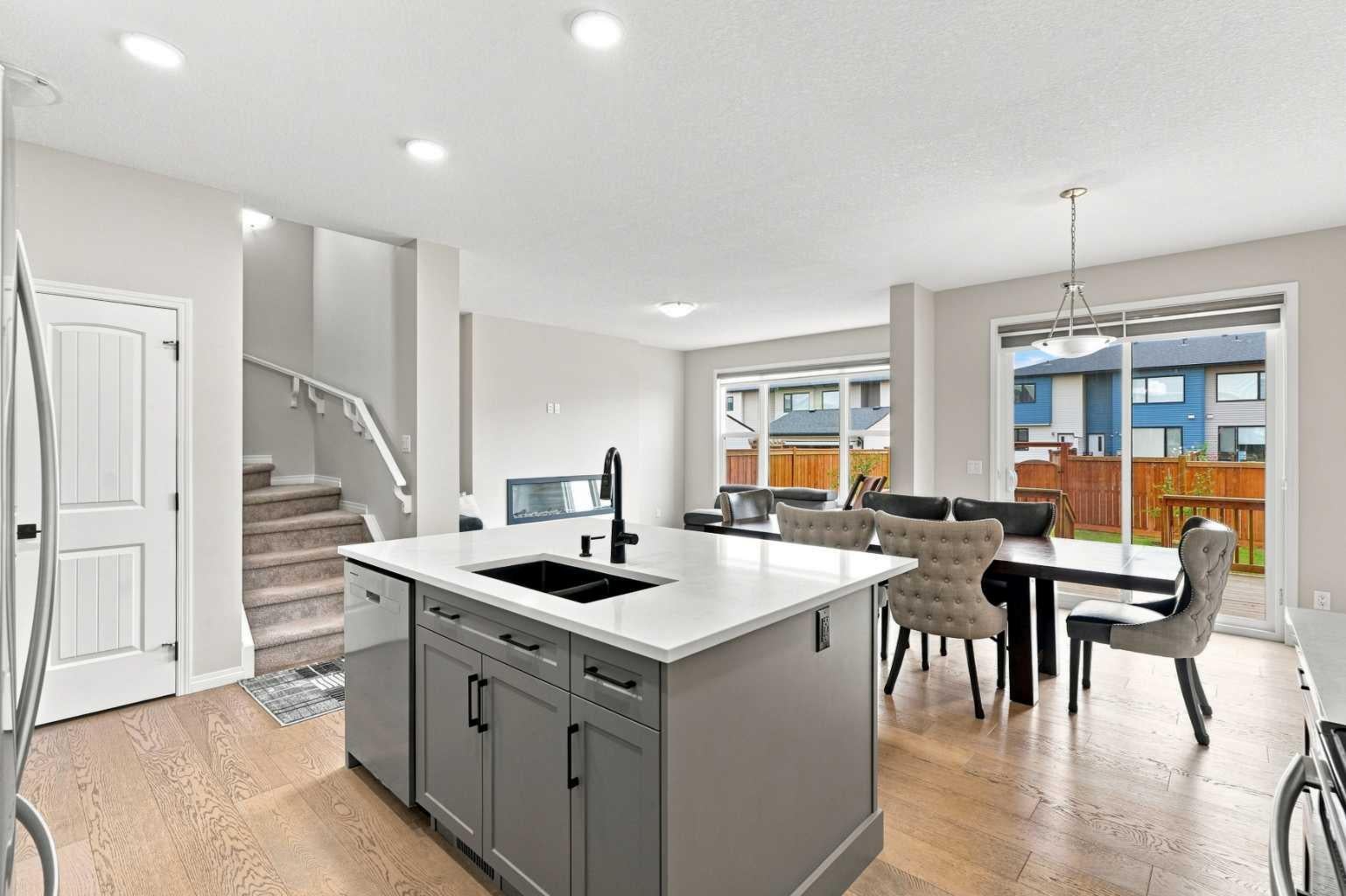 108 Homestead Close NE