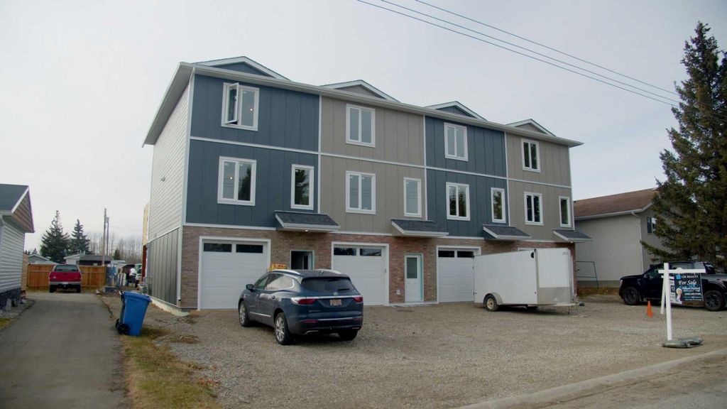 Photo of 106 4th Street NW #3, Sundre, AB T0M 1X0 (MLS # A2282640)