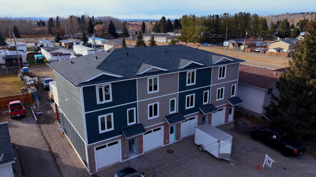 Photo of 106 4th Street NW #3, Sundre, AB T0M 1X0 (MLS # A2282640)