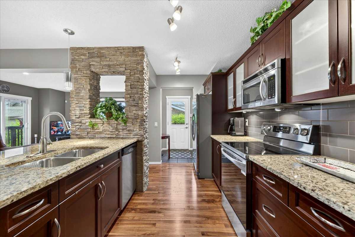 30 Copperstone Green SE
