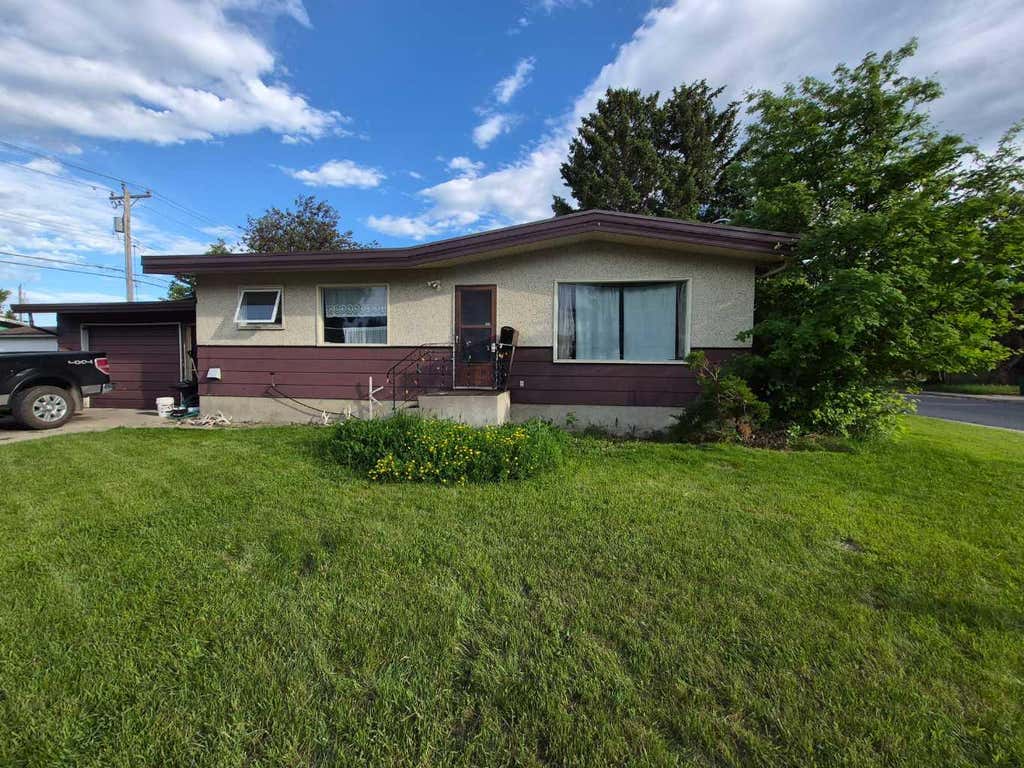 Photo of 2702 8A Avenue N, Lethbridge, AB T1H 1E2 (MLS # A2322229)