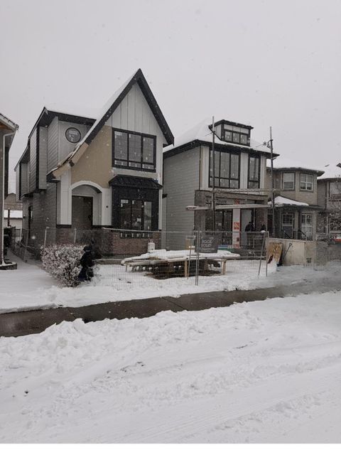 Photo of 526 52 Avenue, Calgary, AB T2V 0B2 (MLS # A2302455)