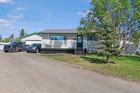 Photo of 9811 95 Street St, Grande Prairie, AB T8V 1Z3 (MLS # A2315304)