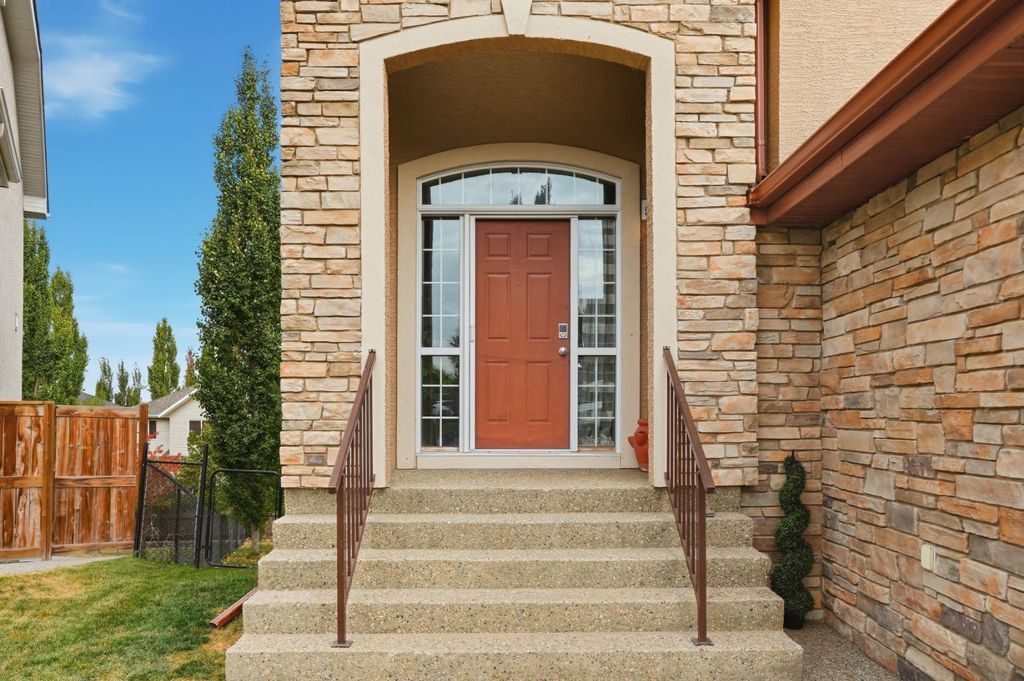 Photo of 166 Cranridge Terrace SE, Calgary, AB T3M 0H9 (MLS # A2284131)