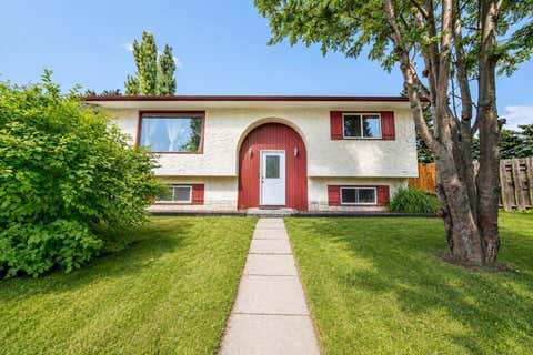 Photo of 5035 58 Street Close, Rocky Mountain House, AB T4T 1G5 (MLS # A2329806)