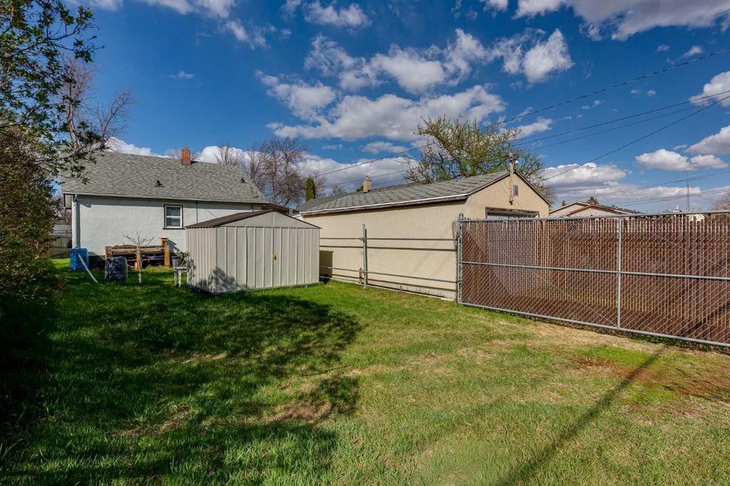 Photo of 5013 54 Avenue, Ponoka, AB T4J 1H2 (MLS # A2310361)