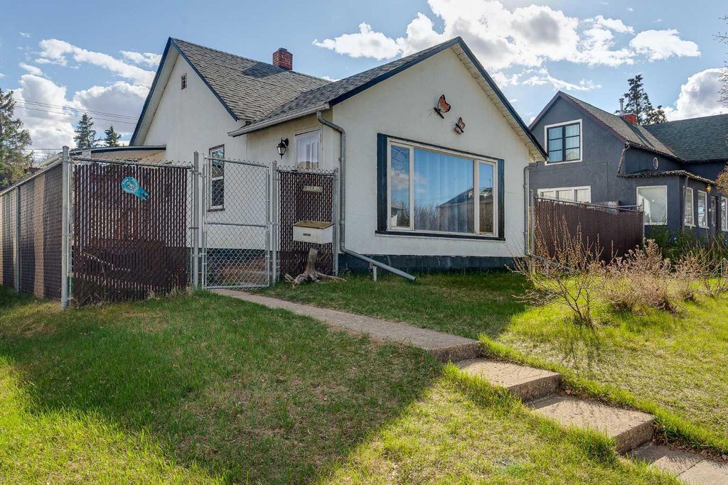 Photo of 5013 54 Avenue, Ponoka, AB T4J 1H2 (MLS # A2310361)