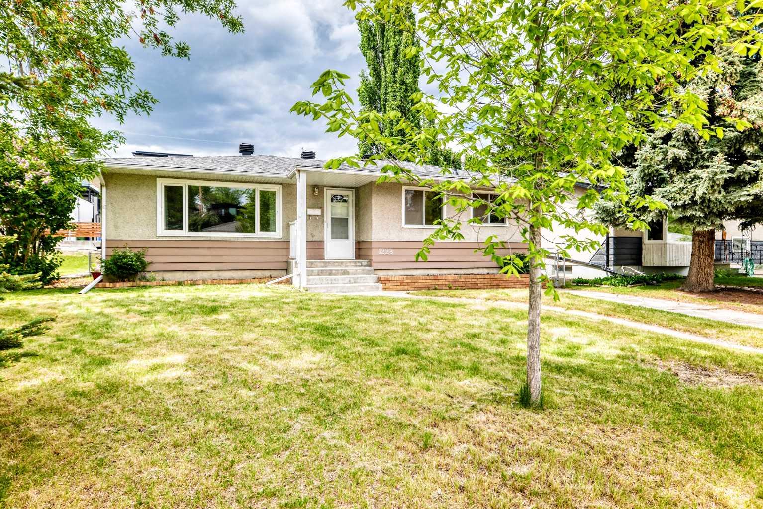 1228 Rosehill Drive NW