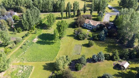 80057 Highwood Meadows Drive E Rural Foothills County AB T1S 4Y9