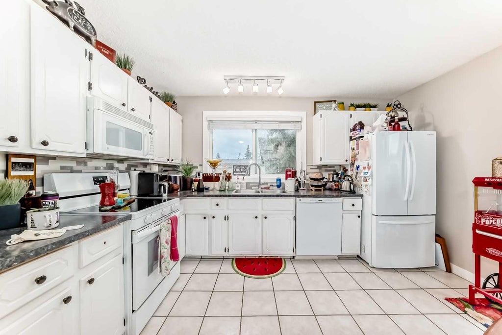 Photo of 20 Deermont Way SE, Calgary, AB T2J 5P3 (MLS # A2341316)