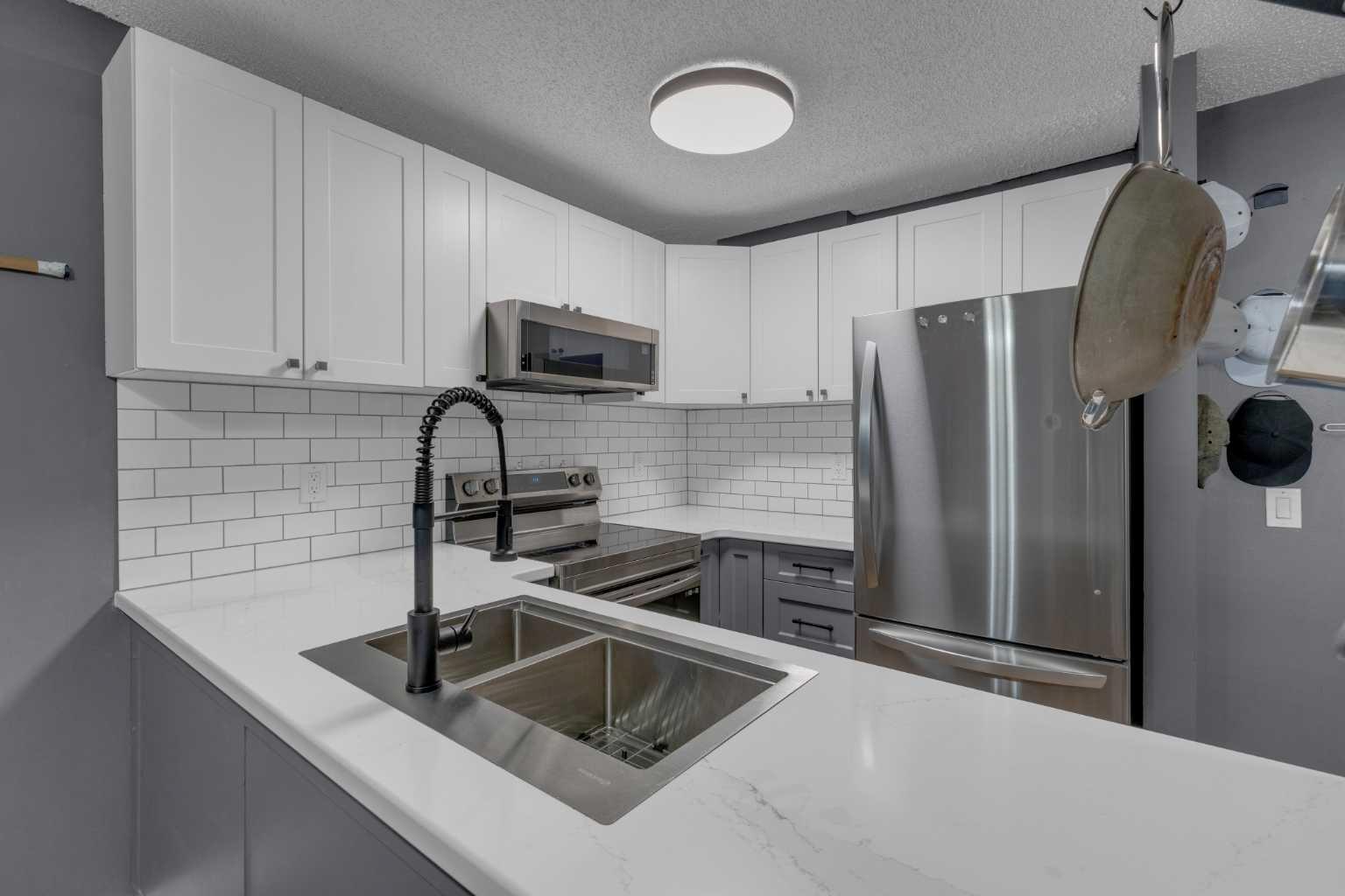 1915 26 Street SW 202