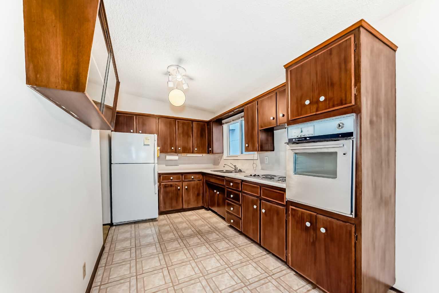 2224A 34 Street SW