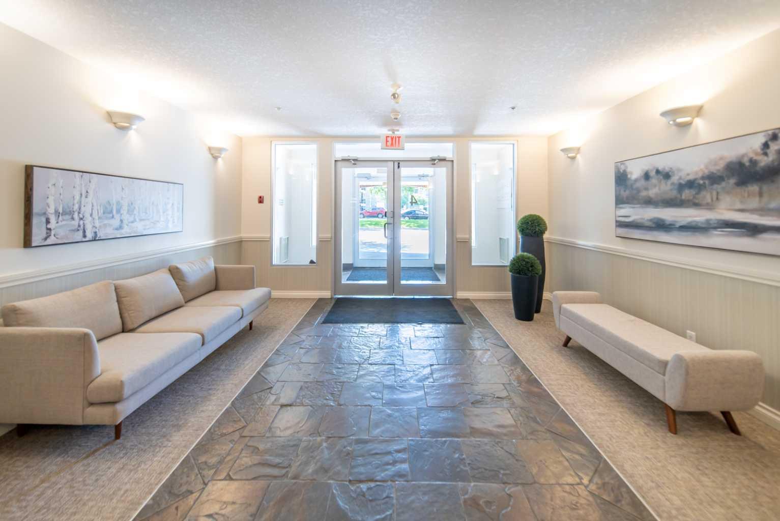 4 Hemlock Crescent SW 205