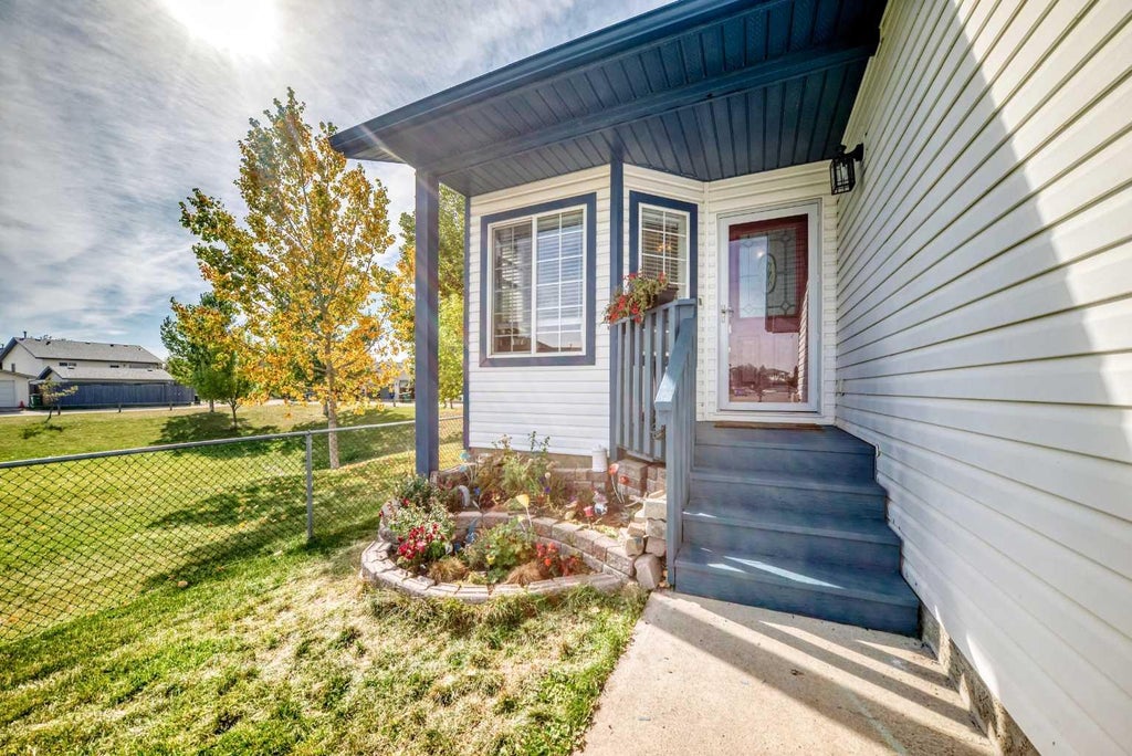 Photo of 148 Creek Gardens Close NW, Airdrie, AB T4B 2R5 (MLS # A2346840)