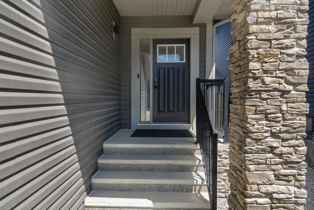 Photo of 720 Midtown Drive SW, Airdrie, AB T4B 4K5 (MLS # A2319029)