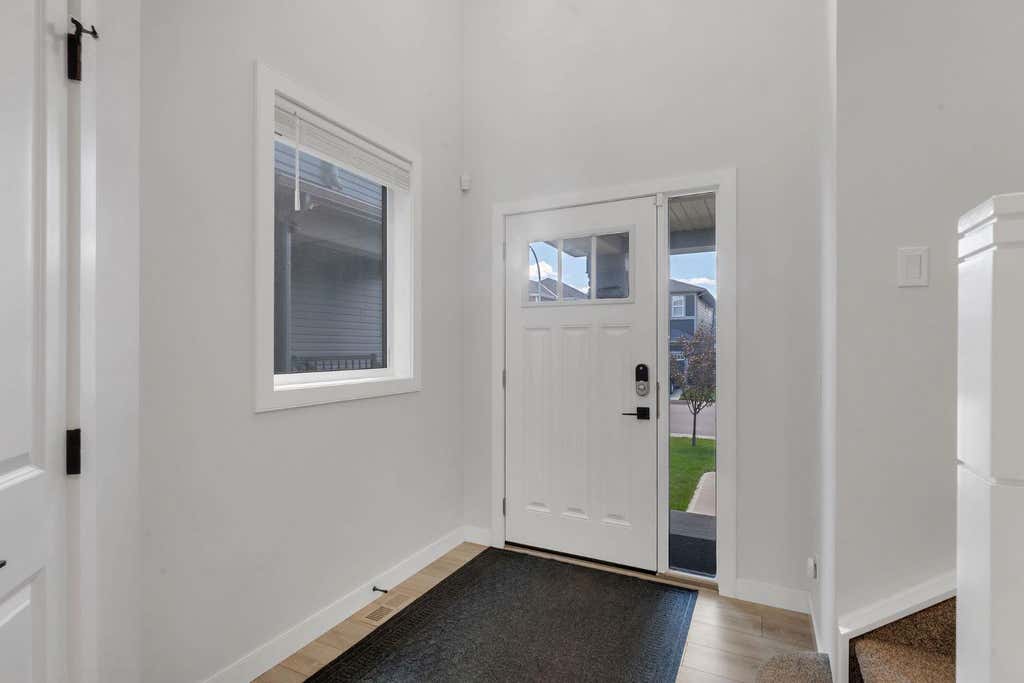 Photo of 720 Midtown Drive SW, Airdrie, AB T4B 4K5 (MLS # A2319029)