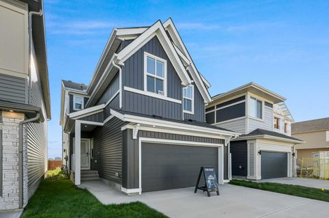 19837 44 Street SE Calgary AB T3M 4B7