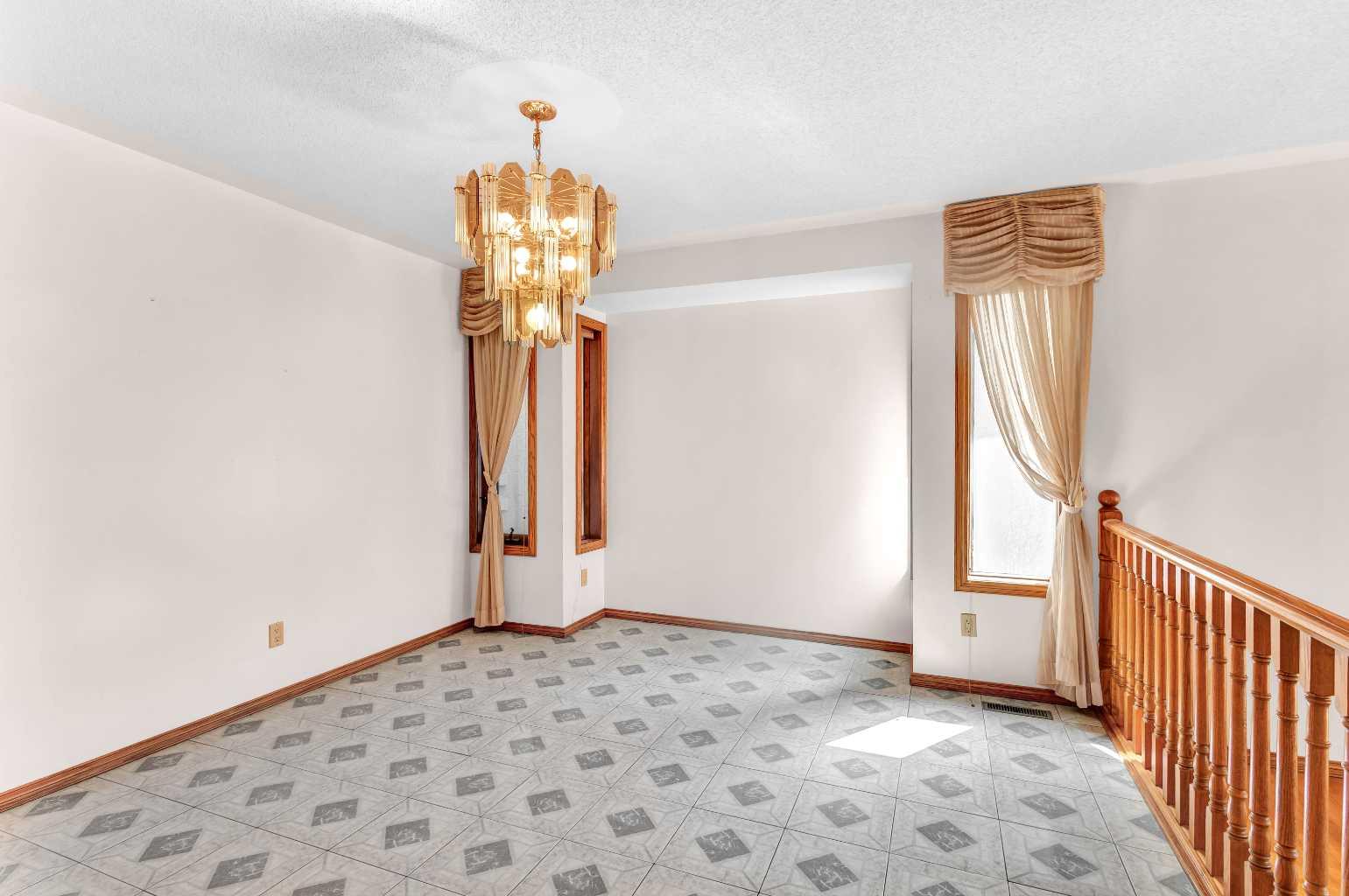 125 Edgebrook Road NW