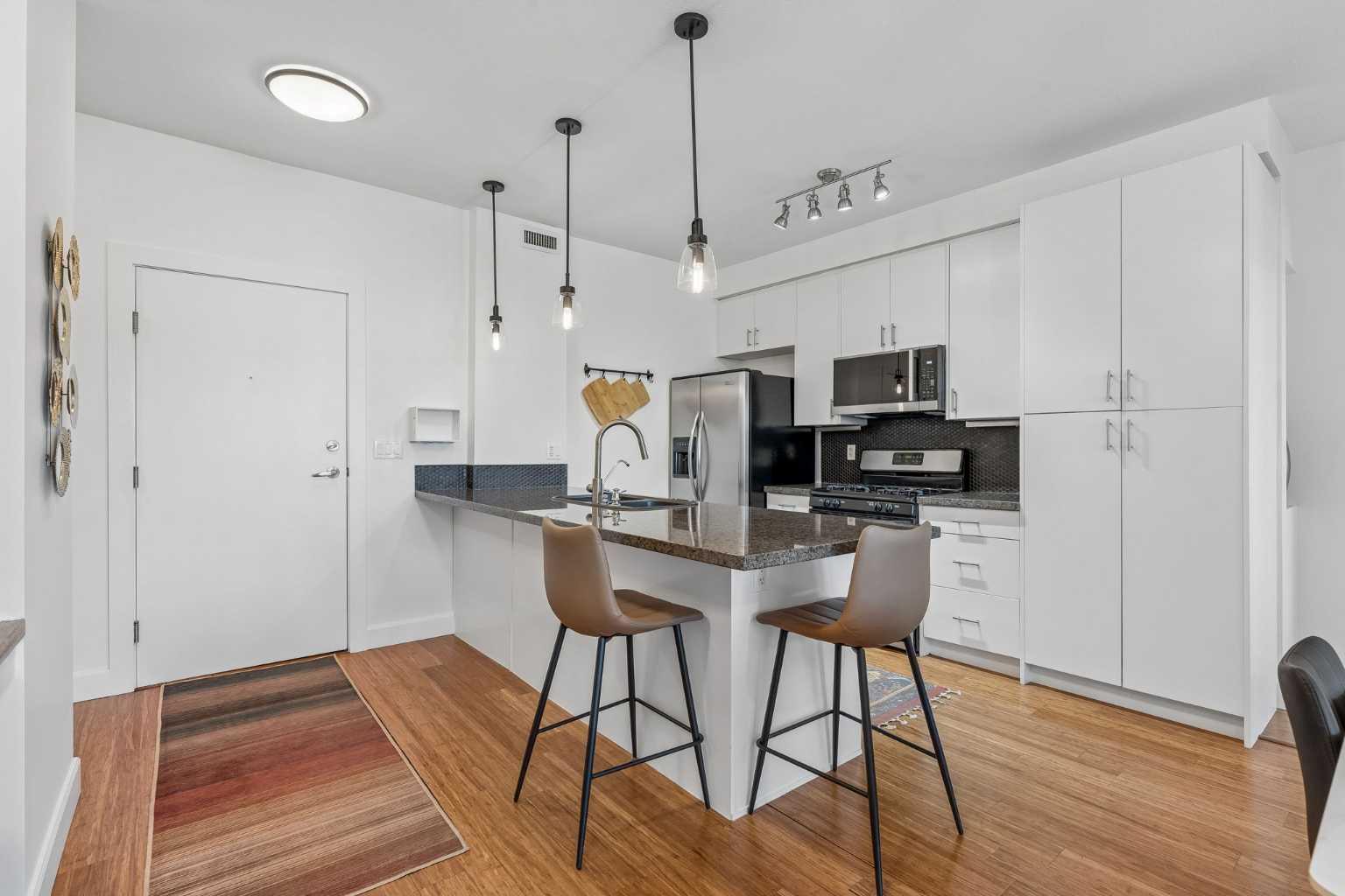 1321 Kensington Close NW 202