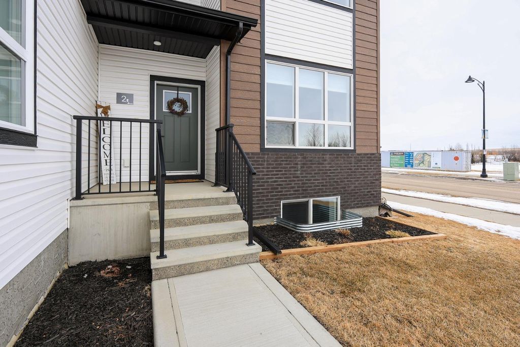 Photo of 2 Evergreen Way #E, Red Deer, AB T4P 3H1 (MLS # A2292431)