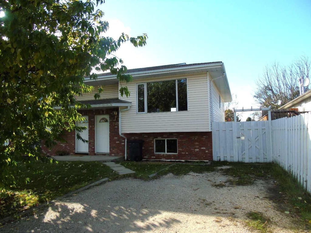 Photo of 200 + 202 7 Street NE, Slave Lake, AB T0G 2A2 (MLS # A2348502)