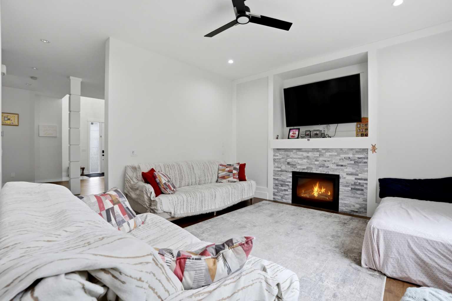 166 Kinniburgh Crescent