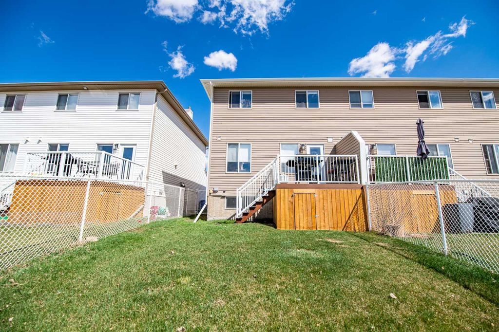 Photo of 2002 22 Avenue #6, Bowden, AB T0M 0K0 (MLS # A2307667)
