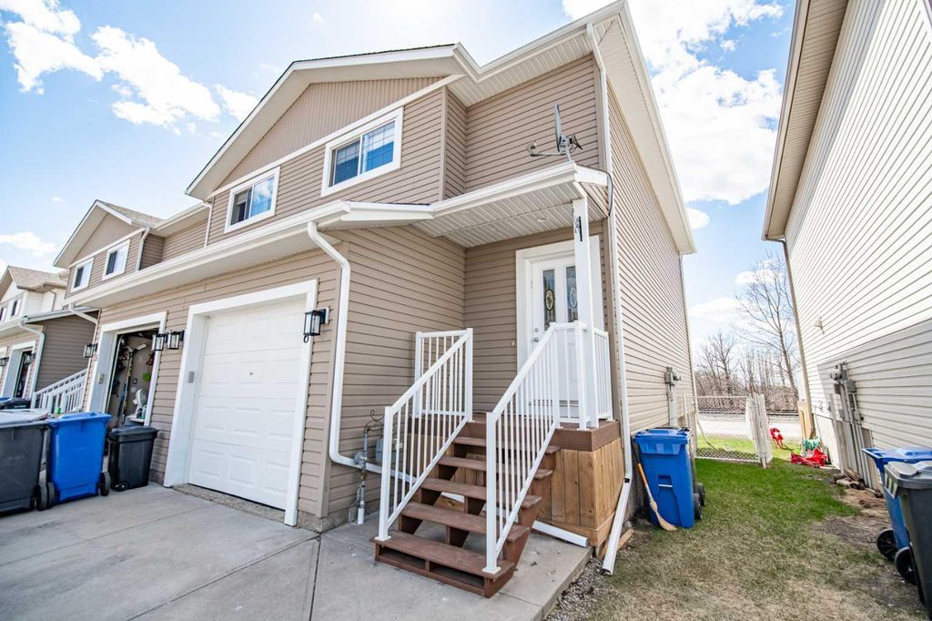 Photo of 2002 22 Avenue #6, Bowden, AB T0M 0K0 (MLS # A2307667)