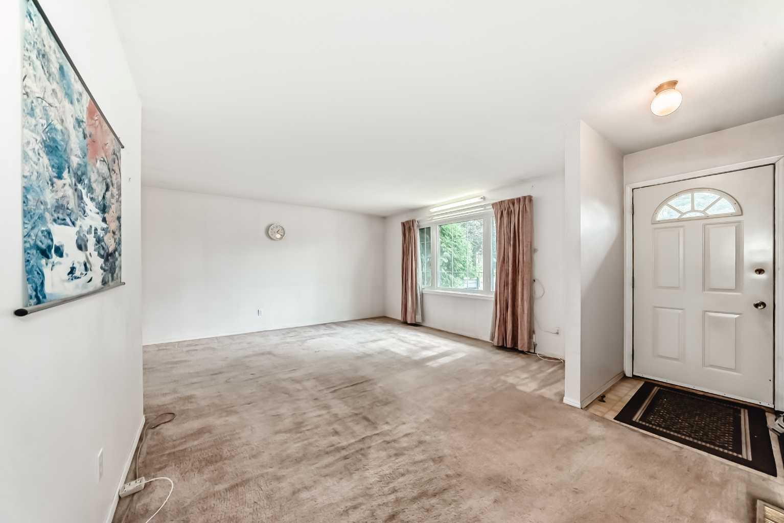 352 Malvern Close NE