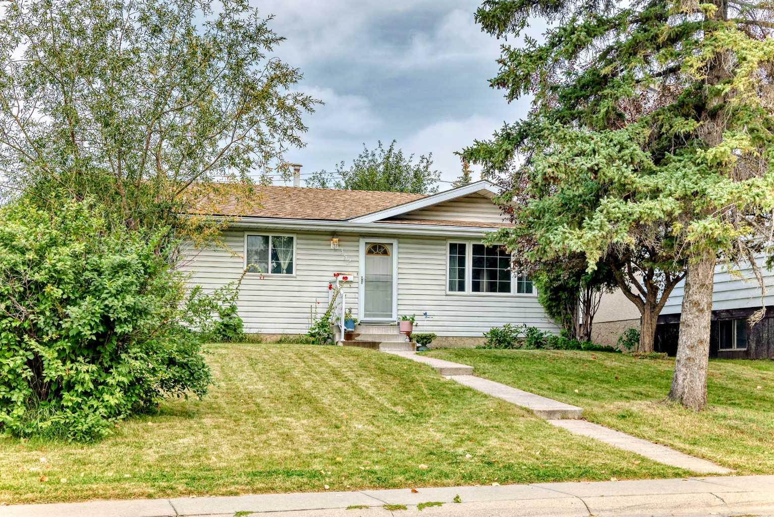 352 Malvern Close NE