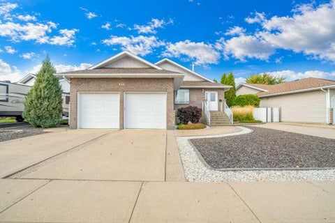 Photo of 846 Spruce Way SE, Medicine Hat, AB T1B 4M5 (MLS # A2350247)